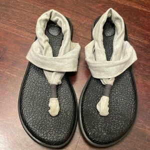 Sanuk Gray Wrap Sandals Size 8 comfy